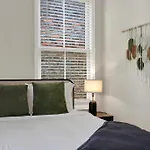 Crawford Square Hideaway